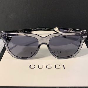 Gucci sunglasses GG976S col 001 56-16